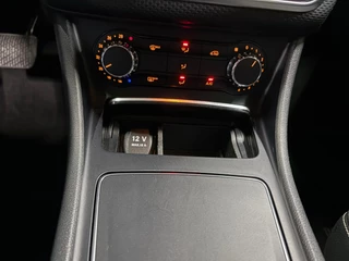 Mercedes-Benz A-Class 180 Business Solution/ Automaat/ NL auto/ Sensoren/ Achteruitrijcamera / 30