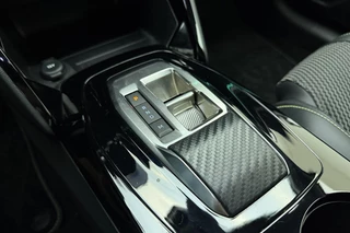 Peugeot 208 1.2 Hybrid 145 e-DCS6 GT | 17 Inch | Automaat | Achteruitrijcamera | Apple carplay | Voorstoelen verwarmd | / 24