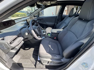 Toyota C-HR+ EXECUTIVE AWD 77 kWh NIEUW & DIRECT LEVERBAAR!! PREMIUM PACK PANO-DAK BLIND-SPOT PARK-SENSOREN 360° CAMERA STOEL/STUURVERW WARMTEPOMP EL-ACHTERKLEP / 12