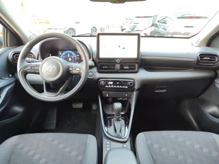 Toyota Yaris Hybrid 115 DYNAMIC STOEL/STUURVERW PARK-SENSOREN BLIND SPOT CAMERA KEYLESS 16'' LM-VELGEN CAMERA NAVI CLIMA AD-CRUISE APPLE/ANDROID / 8