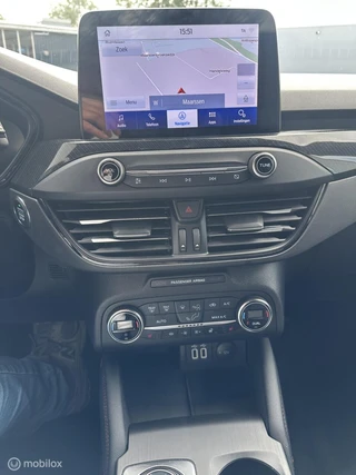 Ford Focus 1.5 EcoBoost ST LINE / 6