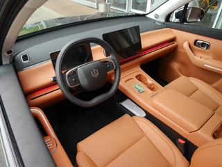 Leapmotor C10 Design REEV 28.4 kWh | Trekhaak | Full options | Stuurverwarming | Stoelverwarming en koeling | Elektrisch verstelbare voorstoelen | Navigatie | Keyless entry & start | 20 inch lichtmetalen velgen | Led verlichting / 10