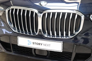 BMW X5 xDrive40i High Executive M Sport Pakket Automaat  / Live Cockpit Professional / Adaptive Air Suspension / Panoramadak Sky Lounge / Bowers & Wilkins / Active Steering / Comfortstoelen / Laserlight / Crafted Clarity / 22 Inch / Leder / M Sportremsysteem / 13