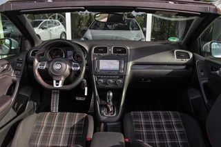 Volkswagen Golf Cabrio 2.0 TSI GTI | 2e eigenaar | DSG | Xenon | Stoelverwarming | Climatronic | Cruise control | Navigatie | Bluetooth | PDC | 18 inch Detroit | Origineel / 4