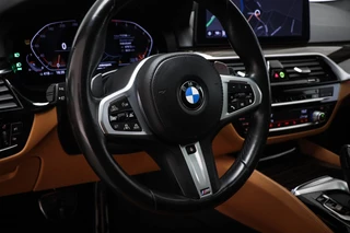 BMW 5-serie Touring 540i xDrive M-Sport | Facelift | PANORAMADAK | 360 CAMERA | TREKHAAK / 39