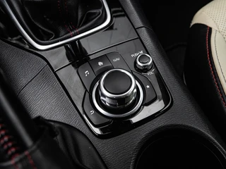 Mazda 3 2.0 GT-M | Leder | Xenon | Keyless | Head-up display | Bose | Trekhaak | PDC v+a | Stoelverwarming / 30
