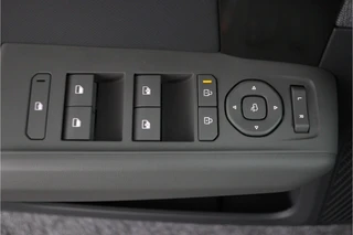 Kia EV3 Plus 81.4 kWh  - SOH 98,8% - Stoel/stuurwiel verwarming - Adaptieve Cruisecontrole - LED lampen - V2L - Fabrieksgarantie tot en met 03-2032 / 22