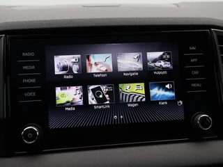 Skoda Karoq 1.5 TSi 150 Pk Automaat Sportline Business | Trekhaak | Stoel/Stuurverwarming | Panorama dak | Matrix LED | Camera | CarPlay | Parkeersensoren | 18 Inch | 50.137 Km !! / 29