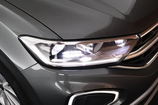 Volkswagen T-Roc 1.5 TSI 150pk DSG Style Trekhaak Camera Stoelverwarming Massage Virtual Cockpit Navigatie / 42