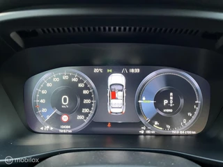 Volvo XC40 1.5 T4 Plug-in Hybrid 211PK Plus Dark H&K/PANODAK / 9