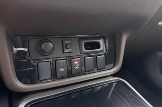 Mitsubishi Outlander 2.0 PHEV Automaat instyle | Navigatie | Lederen bekleding | Achteruitrijcamera | Elektrische achterklep | Stoel- en stuurverwarming | Verwarmd voorraam / 32