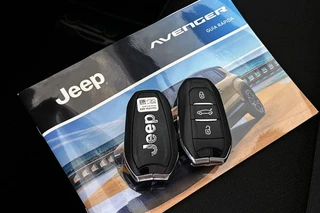 Jeep Avenger 1.2 e-Hybrid Altitude Achteruitrijcamera Apple CarPlay 17" / 24