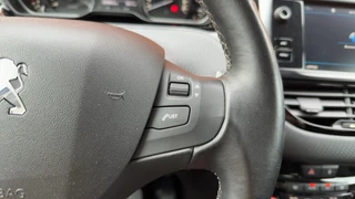 Peugeot 208 1.2 PureTech BlueLease Allure Navigatie Clima Velgen / 21