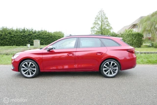 Seat Leon Sportstourer 1.5 eTSI DSG FR / Pano / Cam / Navi / 34