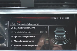 Audi Q3 45 TFSI e S edition S-Line 245 PK | NL-Auto | Keyless | Carplay | Virtual cockpit | DAB | Elekt.trekhaak | Full LED | Allweathers / 24