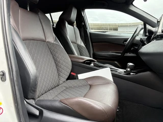 Toyota C-HR 1.8 Hybrid Executive / 16