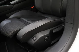 Peugeot 508 SW 1.6 HYbrid GT | Nieuwe tractiebatterij | 225pk | 18" LM Velgen | Camera | Dodehoek Detectie | Full LED | Lane Assist | Navigatie | Afneembare trekhaak / 19
