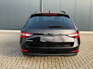 Škoda Superb Combi 1.4 TSI iV AUTOMAAT * Navigatiesysteem * ParkeerCamera * Elek. achterklep * / 4