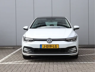 Volkswagen Golf 1.5 eTSI  | Pano | IQ.light | Winter pakket | Org. NL / 6