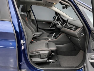 BMW 2 Serie Active Tourer 220i High Executive Edition 192 pk M-sport AUT. | dealer onderhouden | navigatie | trekhaak | panoramadak / 17