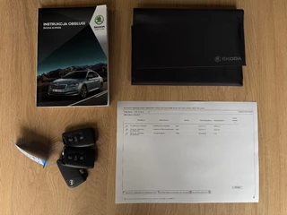 Škoda Superb COMBI 1.5 TSI ACT Business Edition - Automaat Stoelverw. Navi Camera 17inch LMV / 9