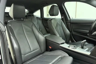 BMW 3-serie Gran Turismo 320i High Executive Edition | Lederen bekleding | M Sport pakket | Trekhaak | Stoelverwarming | Keyless | Navigatie | Weinig kilometers | Climate control / 16