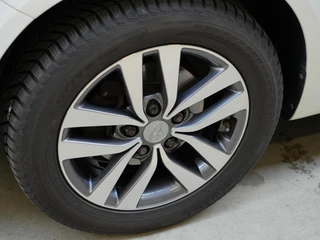 Hyundai ix20 1.4i i-Drive / 14