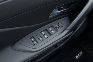 Peugeot 408 1.6 HYbrid 225 e-DSC7 Allure DEMO ZONDER KMS! l Wireless Apple Carplay & Android Auto l Digitale Cockpit l DAB l Bluetooth l PDC l LED verlichting l Lichtmetalen Velgen / 30
