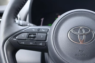 Toyota Yaris 1.5 HYBRID 115 STYLE PARK-SENSOREN BLIND-SPOT LM-VELGEN PRIVACY-GLASS LED-PAKKET AD-CRUISE APPLE/ANDROID / 11