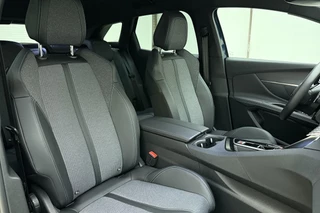 Peugeot 3008 1.6 HYbrid 180 Allure Pack Business | 19 inch | Automaat | Achteruitrijcamera | Navigatiesysteem | Apple carplay | Electronic climate control / 15