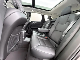 Volvo XC60 Plug-In Hybrid AWD T6 Plus Dark Recharge ADAPT. CRUISE CONTROL | STUUR & STOEL VERWARMING | PANORAMA DAK | 360 GRADEN CAMERA | ELEK. STOELEN MET GEHEUGEN | HARMAN/KARDON AUDIO / 26