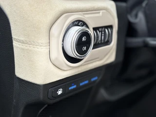 Jeep Wrangler Unlimited Brute 4xe 380 Sahara | BRUTE Active Suspension System | Individual Kleur | Apple-Android / 23