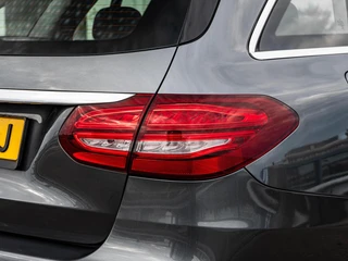 Mercedes-Benz C-klasse Estate 180 Premium | LED | Trekhaak | Camera | Apple CarPlay/Android Auto | Stoelverwarming | Dodehoekdetectie | Dealeronderhouden / 46