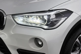 BMW X1 sDrive18i Executive Sport Line Panoramadak Trekhaak Groot Navi Stoelverwarming / 21
