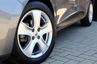 Renault Clio 1.2 Dynamique 120 PK Automaat | Trekhaak | Navigatie | Airco | Parkeersensoren | 16" LM / 8