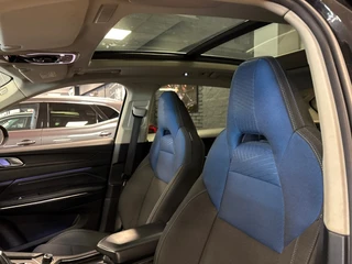 Lynk & Co 01 1.5 / pano / navi / camera / Infinity / memory / elec klep / Apple Android carplay / 11