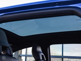Volvo V40 2.0 D3 150 PK Business Sport R-Design Panoramadak Harman Kardon LED Standkachel Trekhaak Stoelverwarming 18" / 15