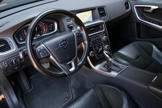 Volvo V60 2.0 T4 Momentum R-Design Camera achter | Parkeersensoren V+A | Navi / 5