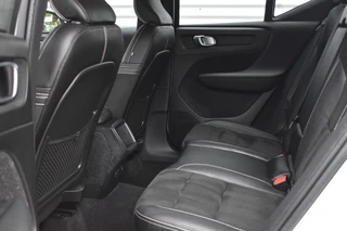 Volvo XC40 2.0 T4 R-DESIGN STOEL+STW VERW. / EL. A-KLEP / EL. WEGKLAP TREKHAAK / 27