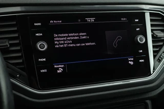 Volkswagen T-Roc 1.5 TSI 150pk DSG R-Line Sport Keyless Virtual Cockpit Navigatie / 25