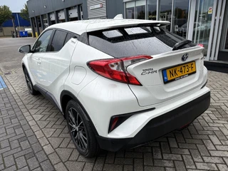 Toyota C-HR 1.8 Hybrid Executive / 6