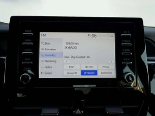 Toyota Camry 2.5 Hybrid Business Edition / 16