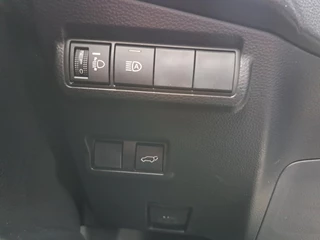 Toyota Corolla Cross 2.0 HYBRID 184PK FIRST-EDITION BLIND-SPOT EL-ACHTERKLEP LM-VELGEN KEYLESS PARK-SENSOREN STOELVERW DRAADLOOS-LADEN AD-CRUISE BLUETOOTH / 18