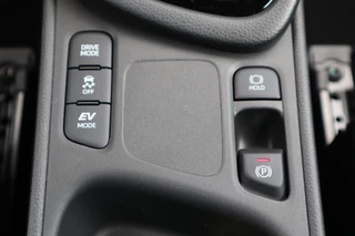 Toyota Yaris HYBRID 115 FIRST EDITION STOEL/STUURVERW DRAADLOOS-LADEN APPLE/ANDROID KEYLESS CLIMA AD-CRUISE 16" LM-VELGEN / 22