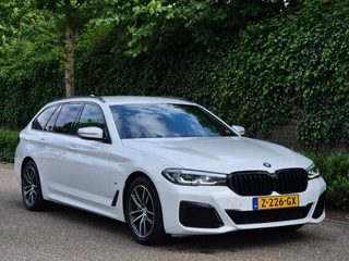 BMW 5-serie Touring 530e M Sport LED CarPlay Elek. Stoelen 100% dealer onderhouden 530e Business Edition Plus / 2