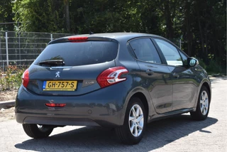 Peugeot 208 1.2 PureTech Style  | NL-Auto | Navi | Cruise Control | Airco | Bluetooth | Park.sensoren | LM-Velgen | NAP / 6