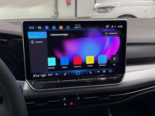 Volkswagen Golf Variant 1.5 eTSI 150pk DSG Style Pano dak / 23