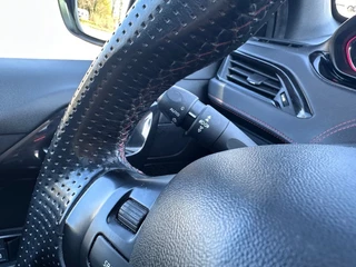 Peugeot 208 1.6 THP GTI Perfect onderhouden '' Pano - Infotainmensystem - Allseasonbanden '' / 18