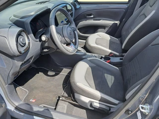 Toyota Aygo X Hybrid 115 GR Sport CABRIODAK NIEUW IN DE SHOWROOM DIRECT LEVERBAAR 18'' LM-VELGEN PDC STOELVERWARMING AD-CRUISE / 19