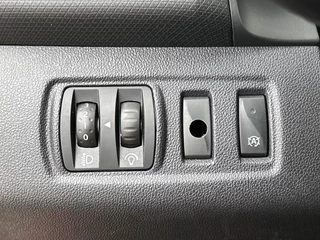 Renault Clio 0.9 TCe Bose | Trekhaak | Camera | Navigatie | Cruise Control | Climate Control | Parkeersensoren / 41